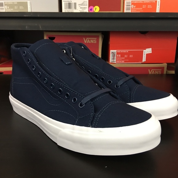 vans canvas court mid